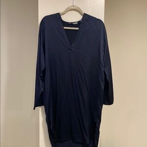 Vince silk Navy Blue V-Neck Dress
Size XS. Dress is a boxy style, runs large